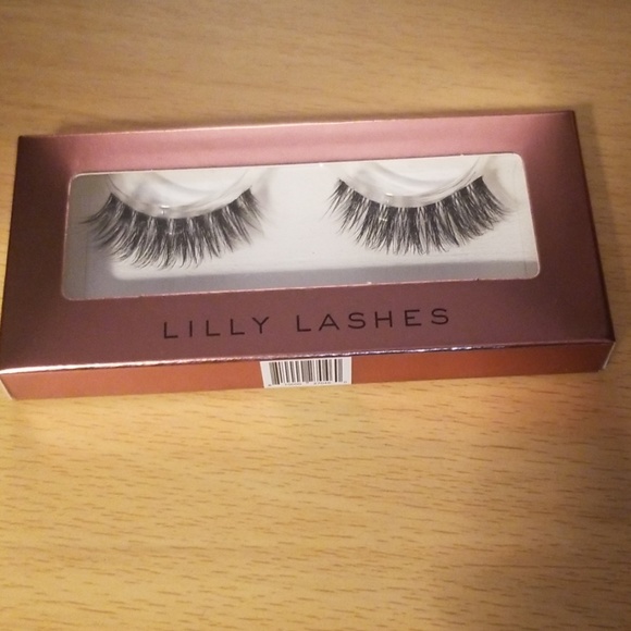 Other - Lilly lashes